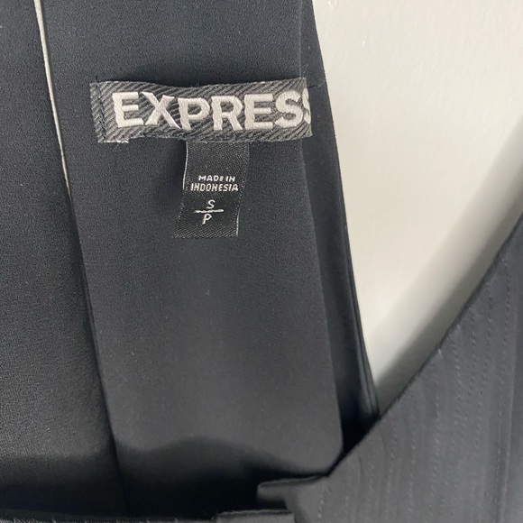 EXPRESS black camisole front pleats and brass buttons - Picture 4 of 6